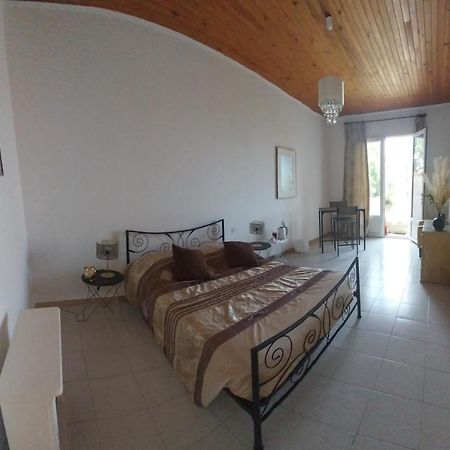 Bed and Breakfast Chez Isabelle Luri Exterior foto